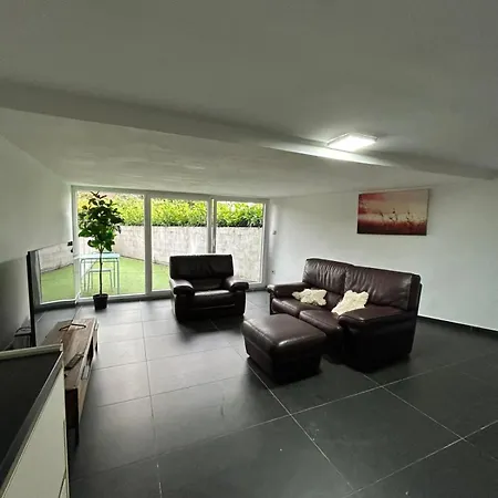 Rez De Jardin דירה שרלרואה