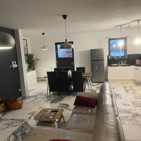 Rez De Jardin שרלרואה