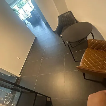 דירה Rez De Jardin שרלרואה