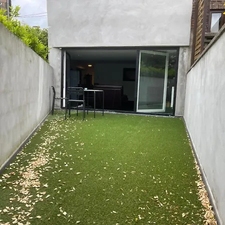 Rez De Jardin * שרלרואה