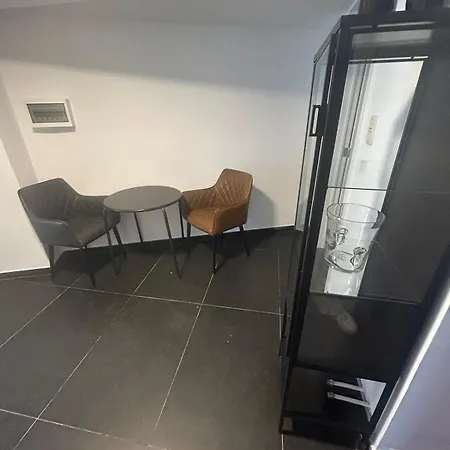Rez De Jardin * Σαρλρουά